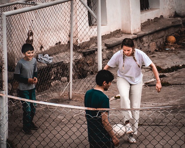 开云:纪念中美“乒乓外交”活动 马龙刘诗雯着正装搭混双大展球技央视体育.